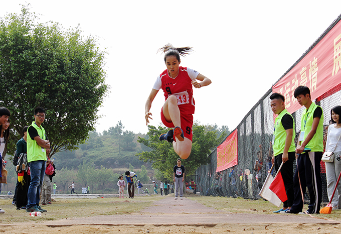 奋力飞跃,跃出风采