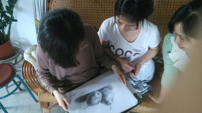 学校师生送上慰问金