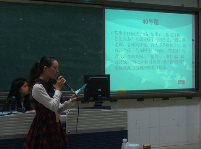 荣获一等奖的凌紫嫣同学在比赛中