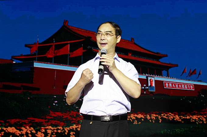 赖小景副校长朗诵《祖国,我亲爱的祖国》